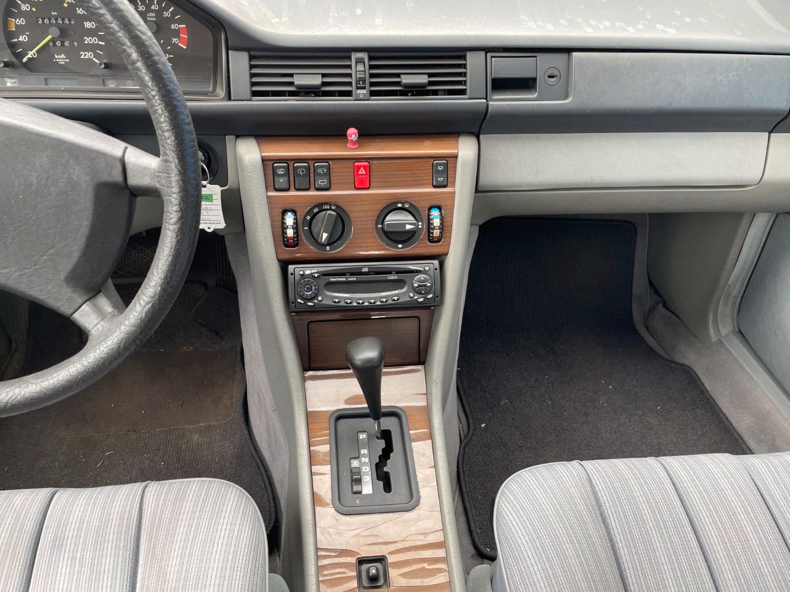 Fahrzeugabbildung Mercedes-Benz 230 TE**Automatik*Schiebedach*Servo**