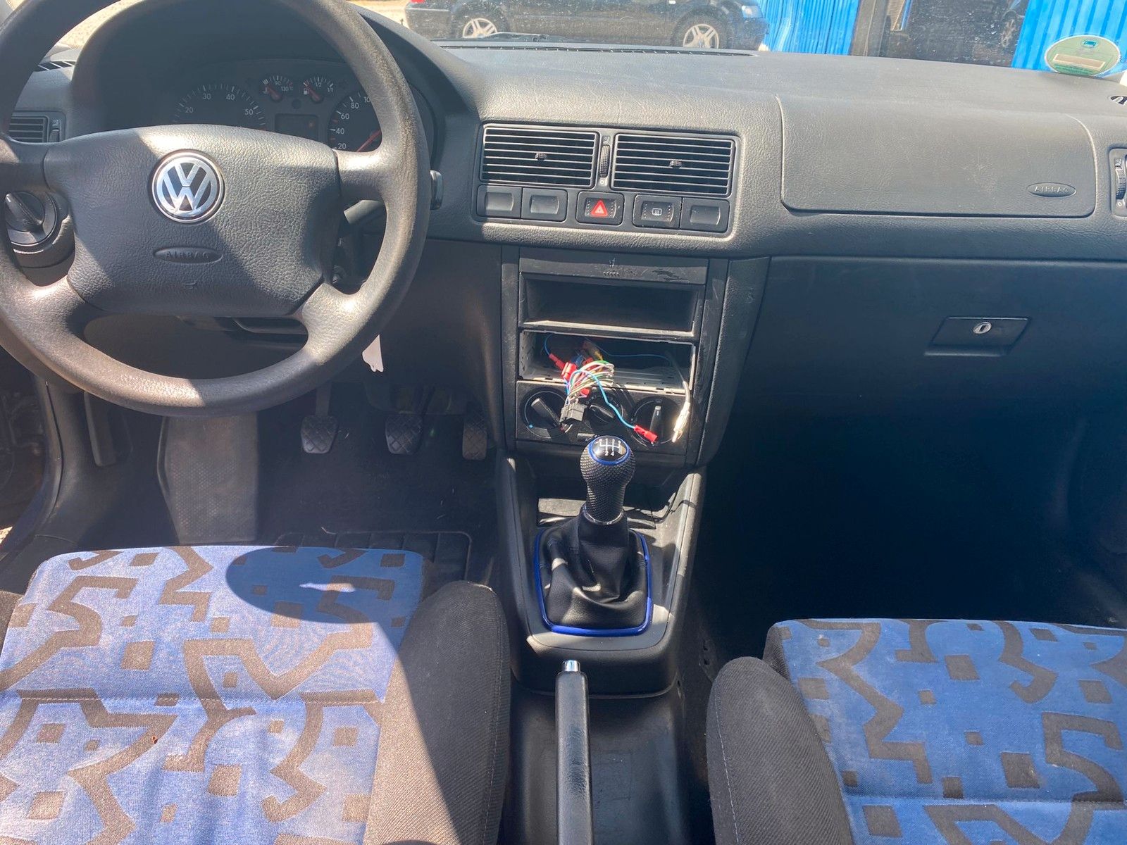 Fahrzeugabbildung Volkswagen Golf IV Lim. Basis **AHK*Klima**