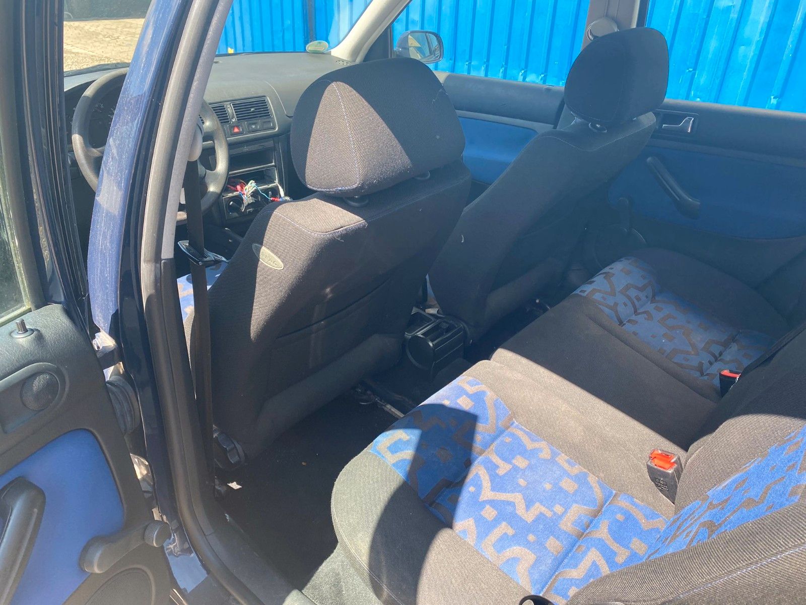 Fahrzeugabbildung Volkswagen Golf IV Lim. Basis **AHK*Klima**