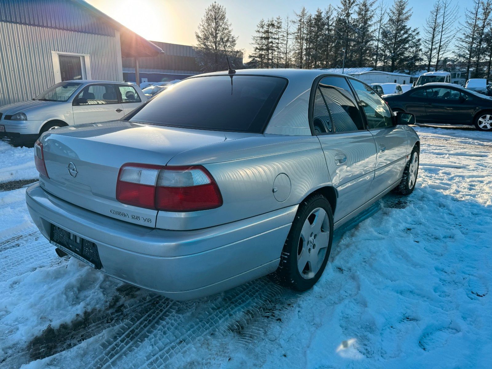 Fahrzeugabbildung Opel Omega B 2,5L V6**Automatik**Leder** HU 05/2024**