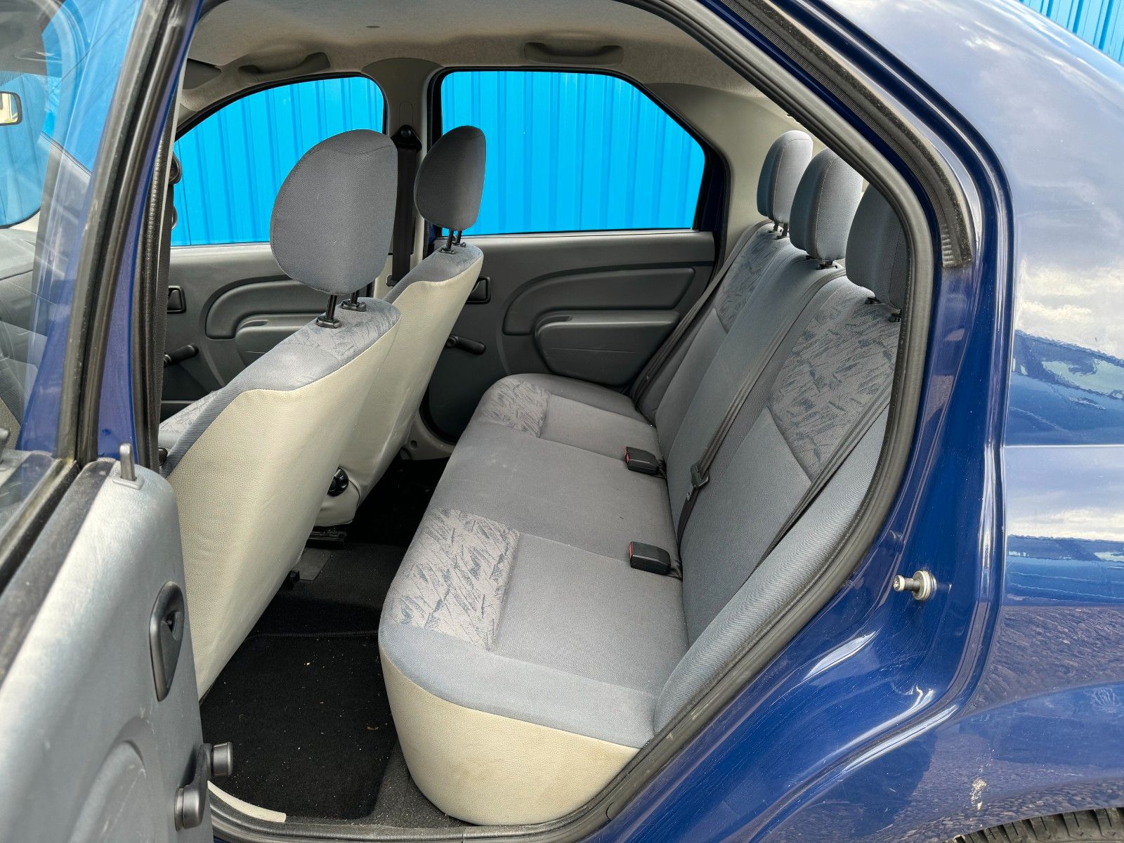 Fahrzeugabbildung Dacia Logan**Basis**AHK** HU&AU NEU**