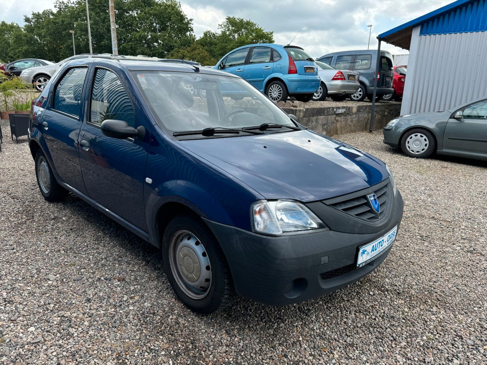 Fahrzeugabbildung Dacia Logan**Basis**AHK** HU&AU NEU**
