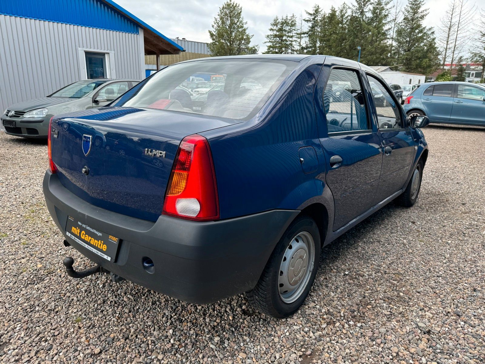 Fahrzeugabbildung Dacia Logan**Basis**AHK** HU&AU NEU**