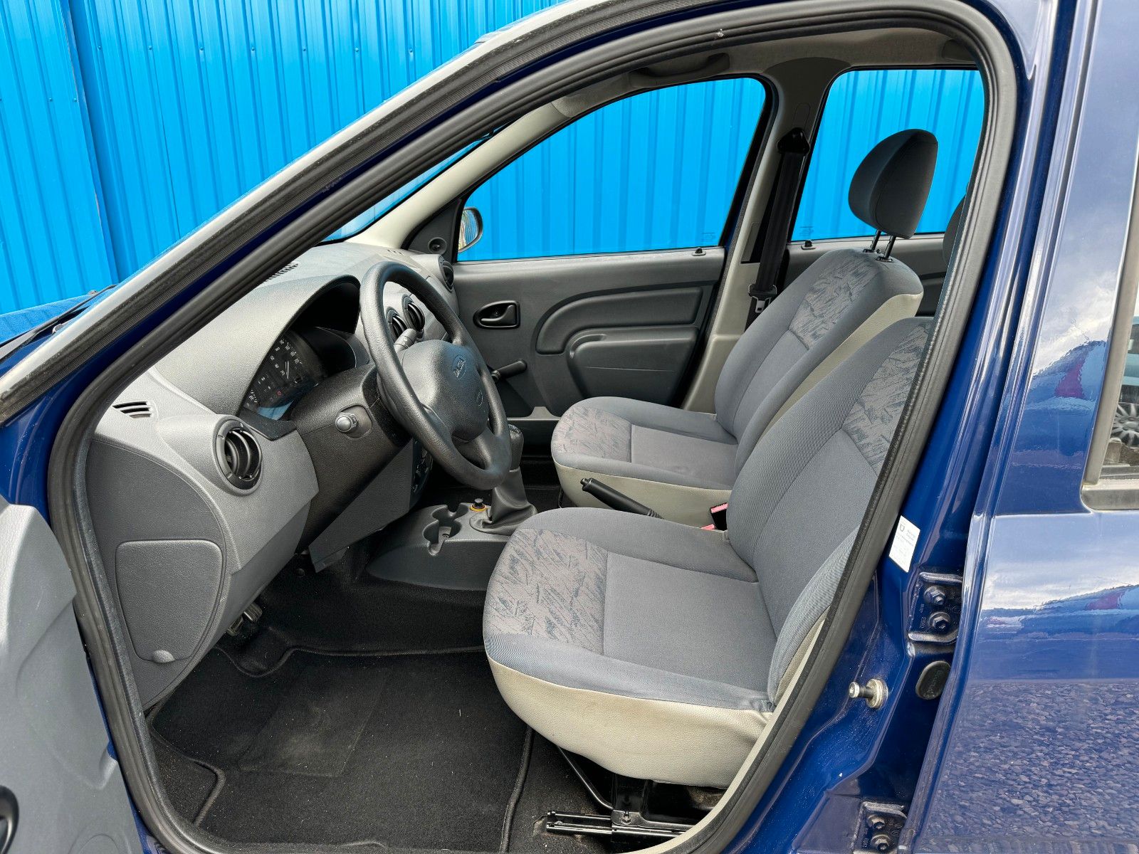 Fahrzeugabbildung Dacia Logan**Basis**AHK** HU&AU NEU**