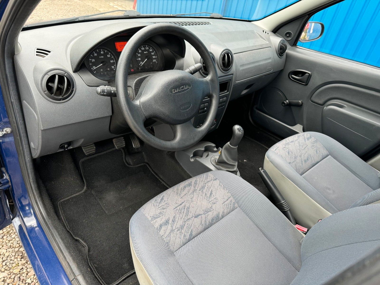 Fahrzeugabbildung Dacia Logan**Basis**AHK** HU&AU NEU**