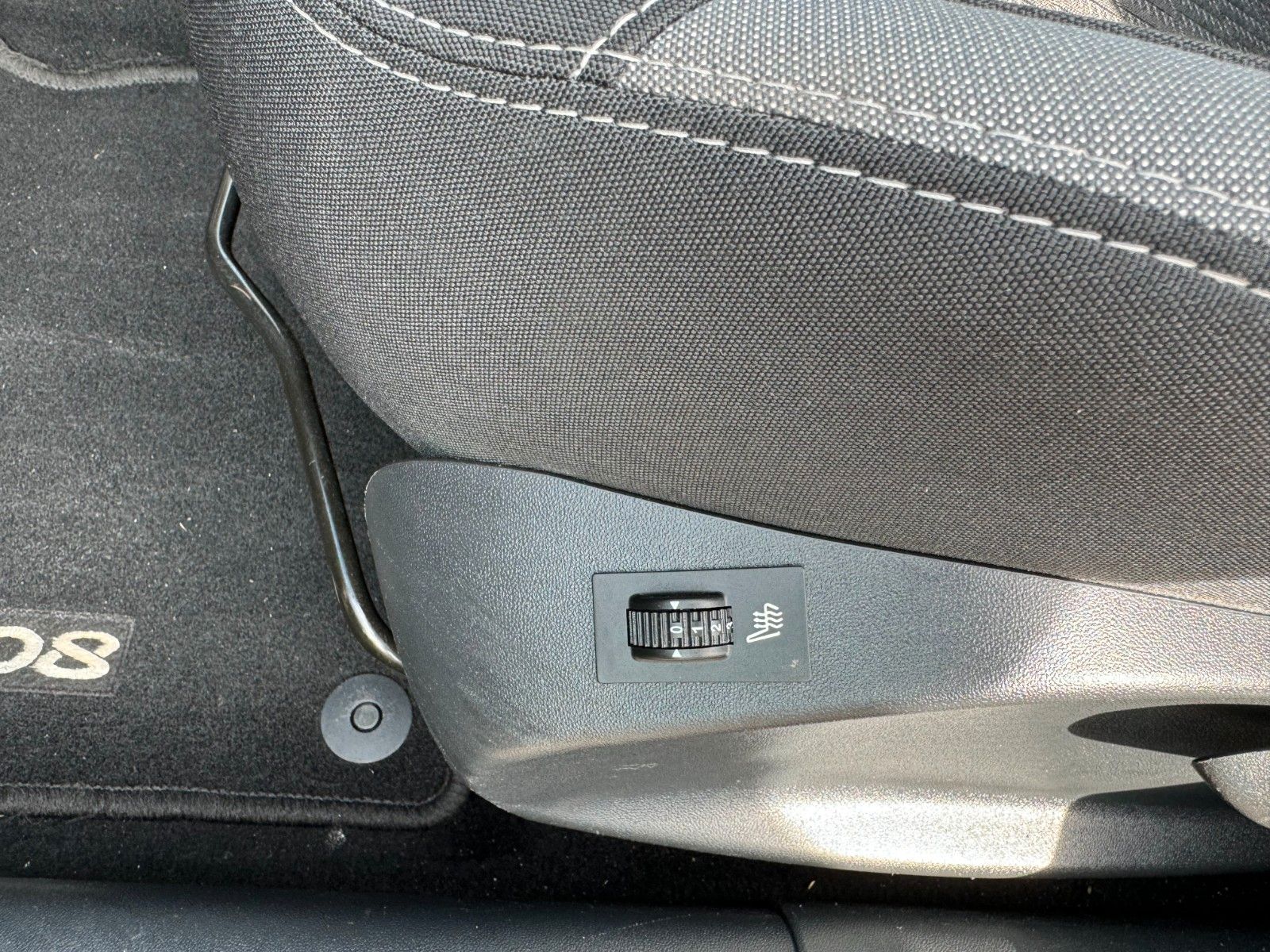 Fahrzeugabbildung Peugeot 208**Active**AHK**SHZ**Klima**Tempomat**