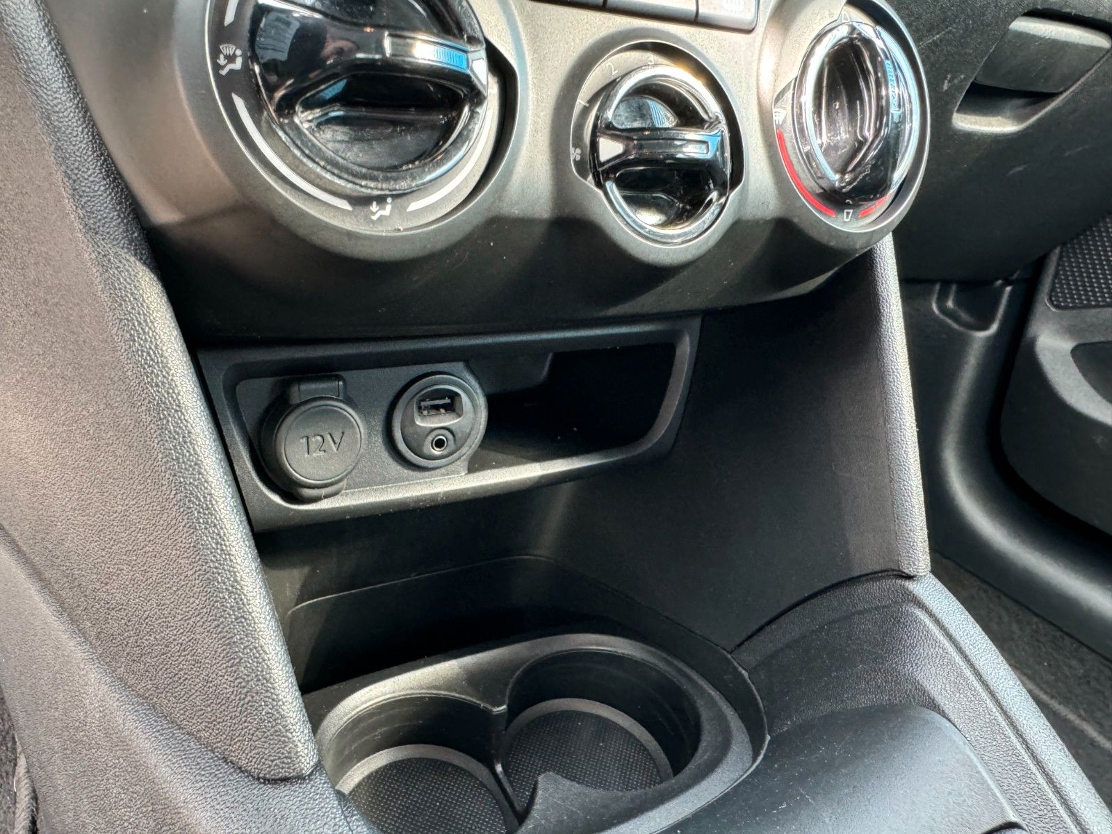 Fahrzeugabbildung Peugeot 208**Active**AHK**SHZ**Klima**Tempomat**