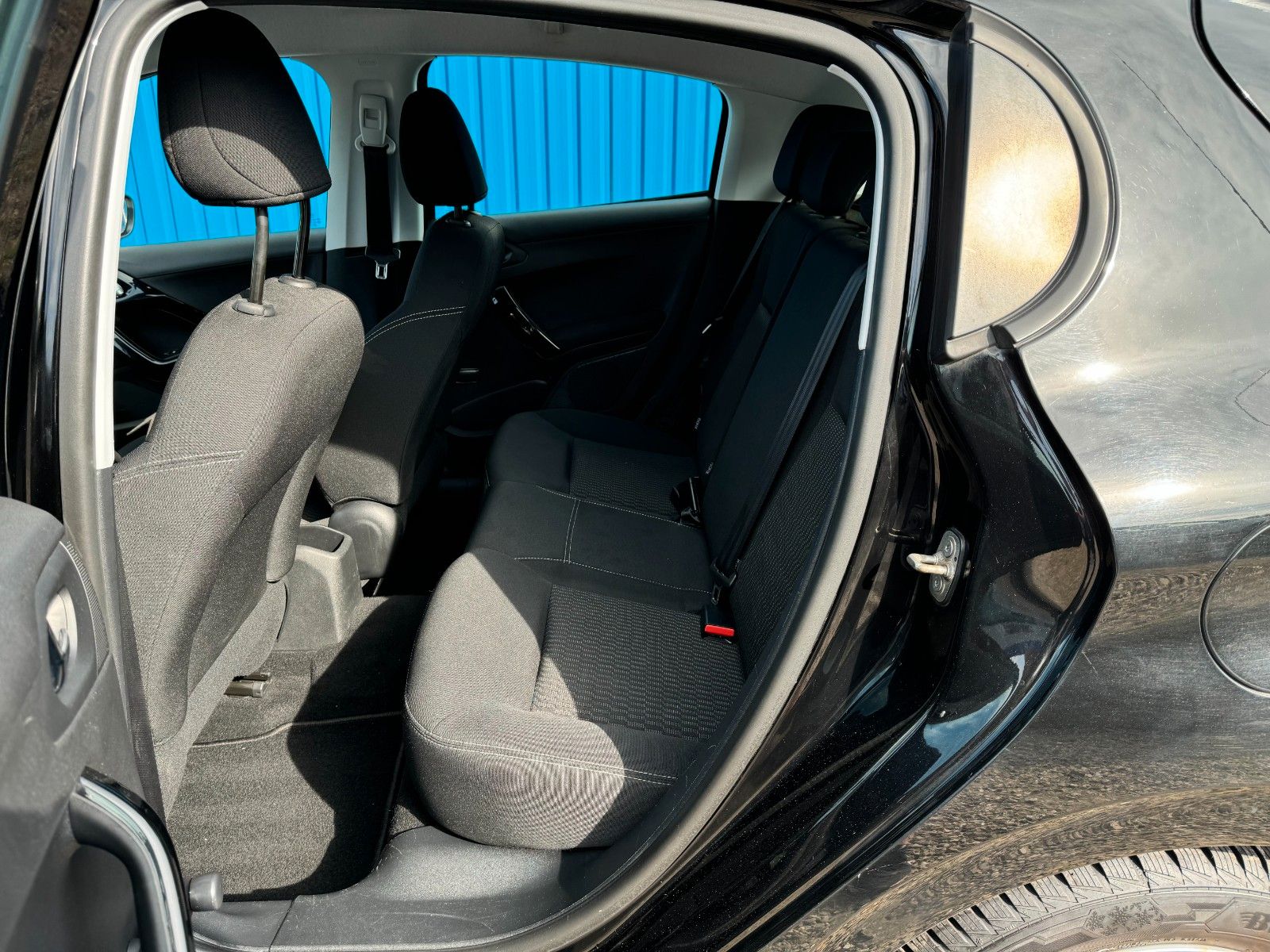 Fahrzeugabbildung Peugeot 208**Active**AHK**SHZ**Klima**Tempomat**