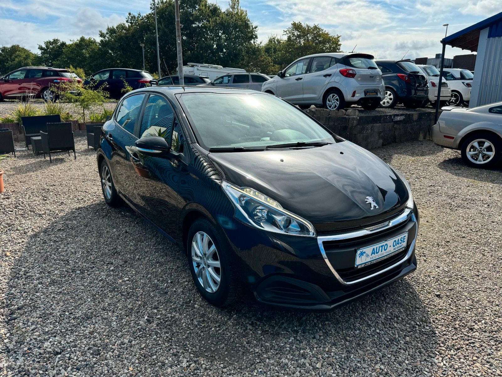 Fahrzeugabbildung Peugeot 208**Active**AHK**SHZ**Klima**Tempomat**