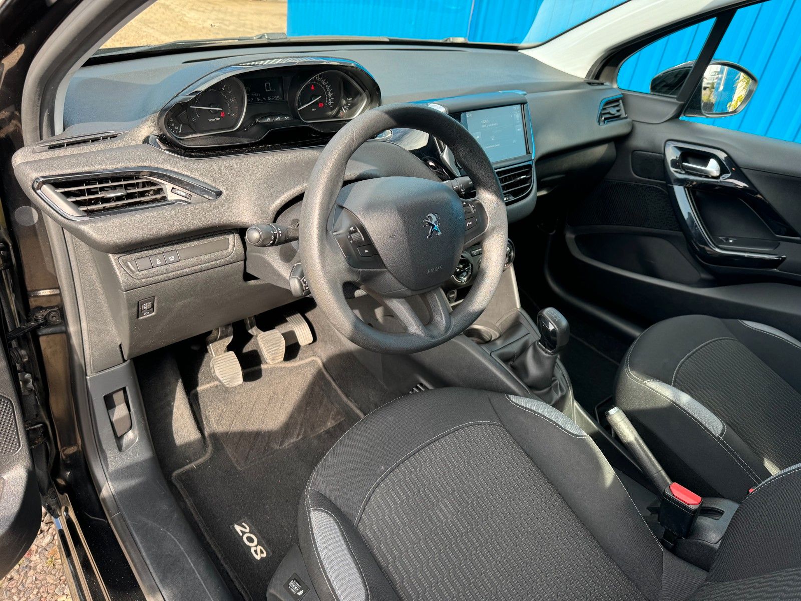 Fahrzeugabbildung Peugeot 208**Active**AHK**SHZ**Klima**Tempomat**