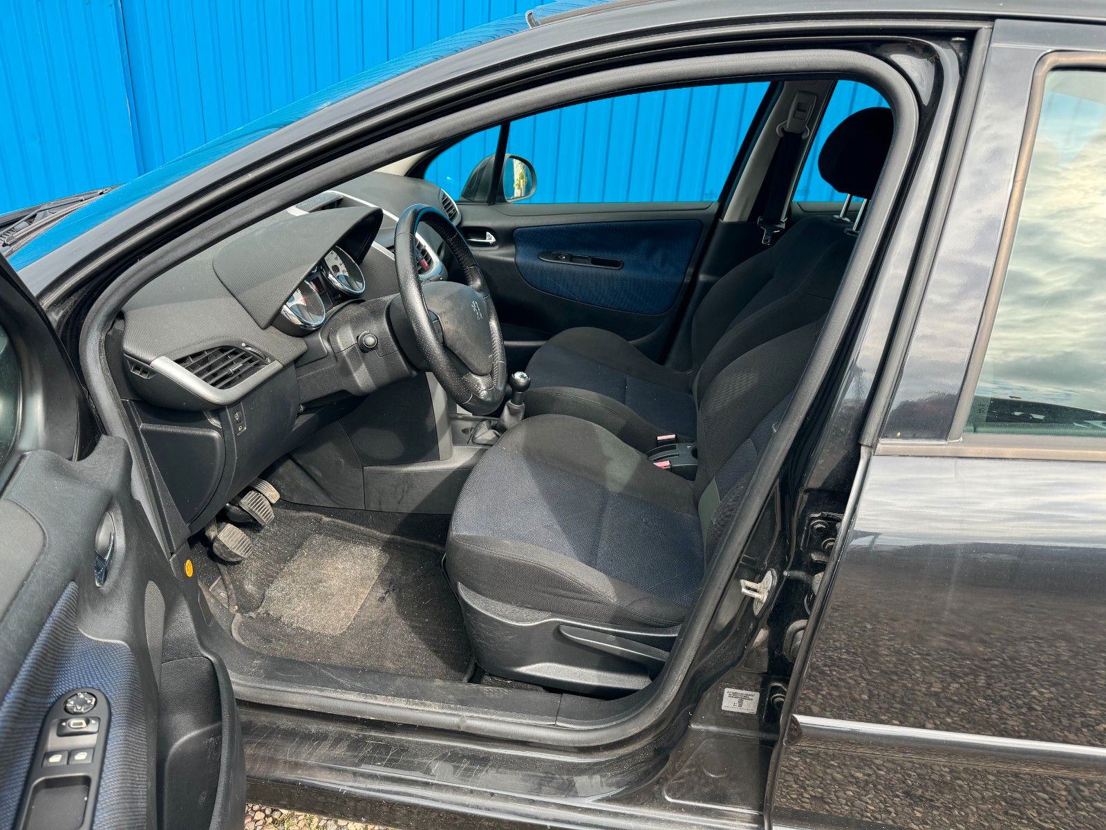 Fahrzeugabbildung Peugeot 207**87 TKM**Klimaaut.**