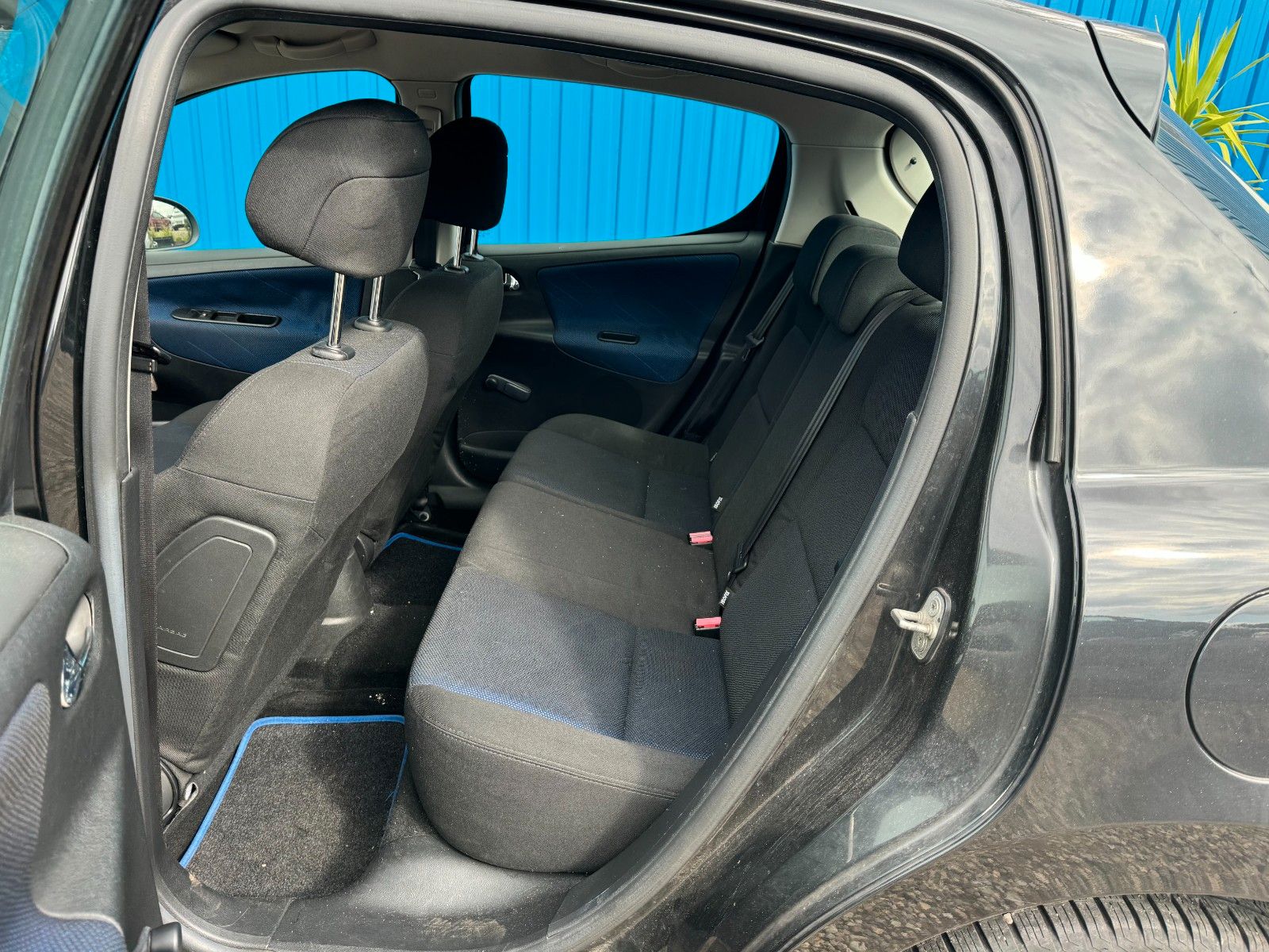 Fahrzeugabbildung Peugeot 207**87 TKM**Klimaaut.**