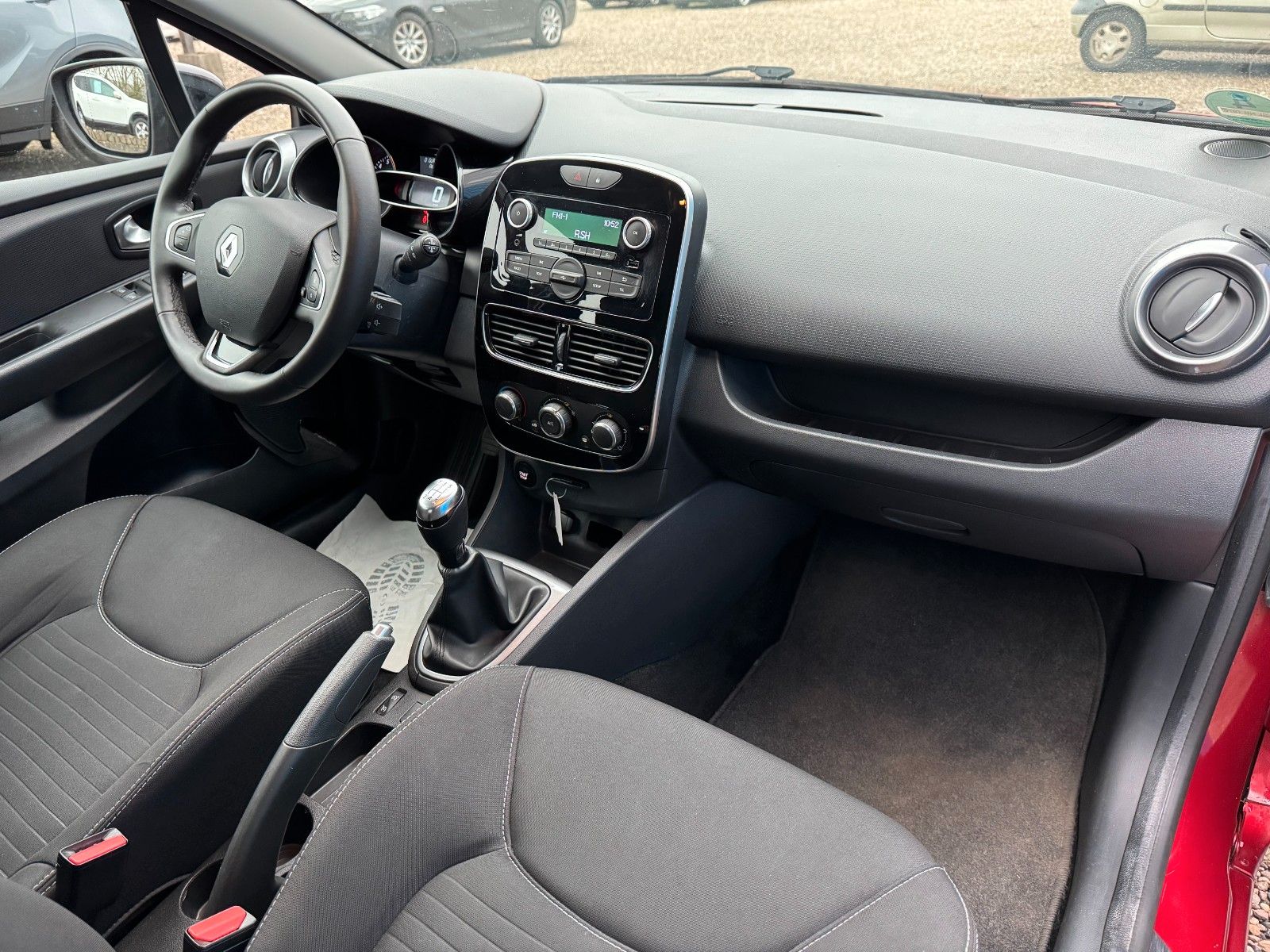 Fahrzeugabbildung Renault Clio IV Grandtour**Limited**Temp*Klima**Euro 6**