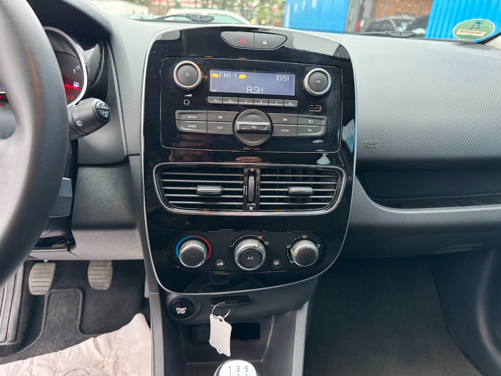 Fahrzeugabbildung Renault Clio IV Grandtour**Limited**Temp*Klima**Euro 6**