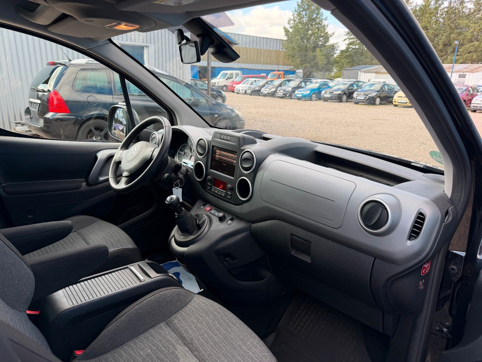 Fahrzeugabbildung Citroën Berlingo Kombi Shine**AHK*Sitzhzng*Kamera*Pano**