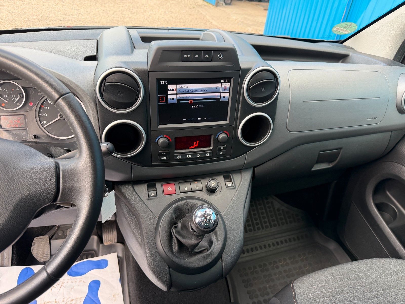 Fahrzeugabbildung Citroën Berlingo Kombi Shine**AHK*Sitzhzng*Kamera*Pano**