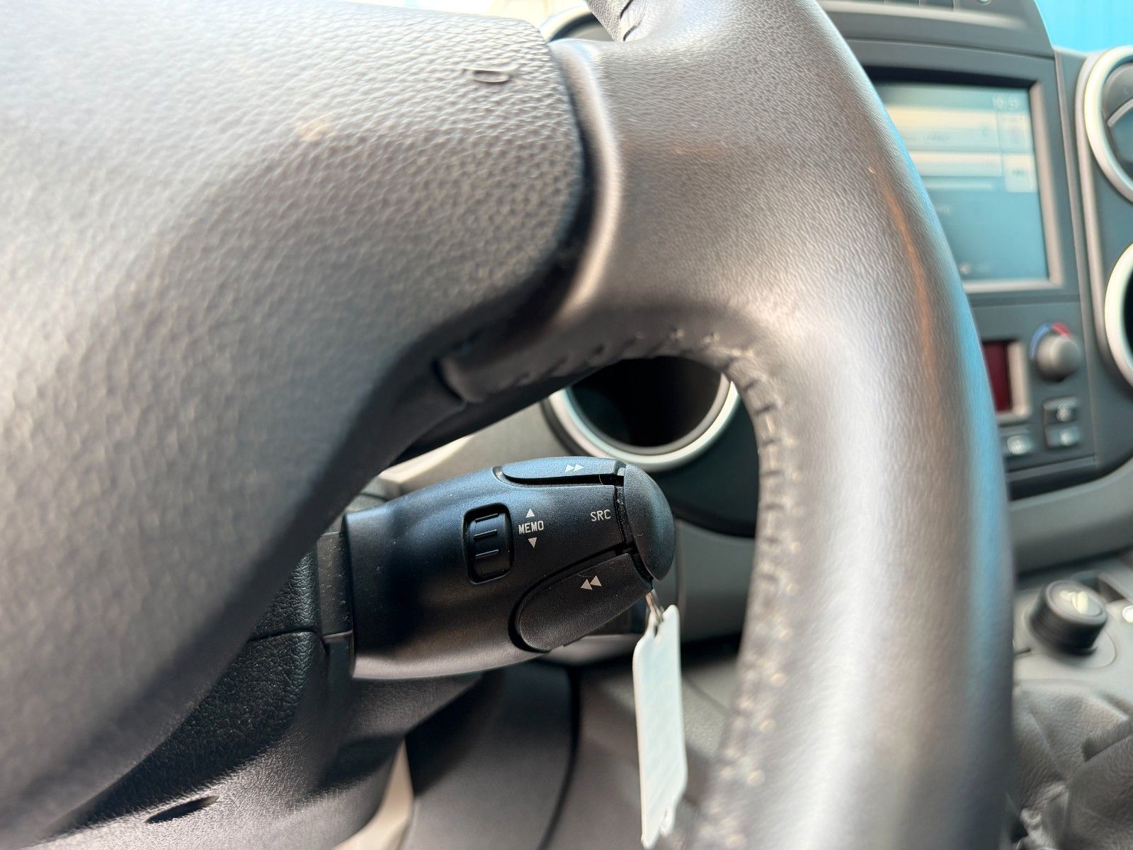 Fahrzeugabbildung Citroën Berlingo Kombi Shine**AHK*Sitzhzng*Kamera*Pano**