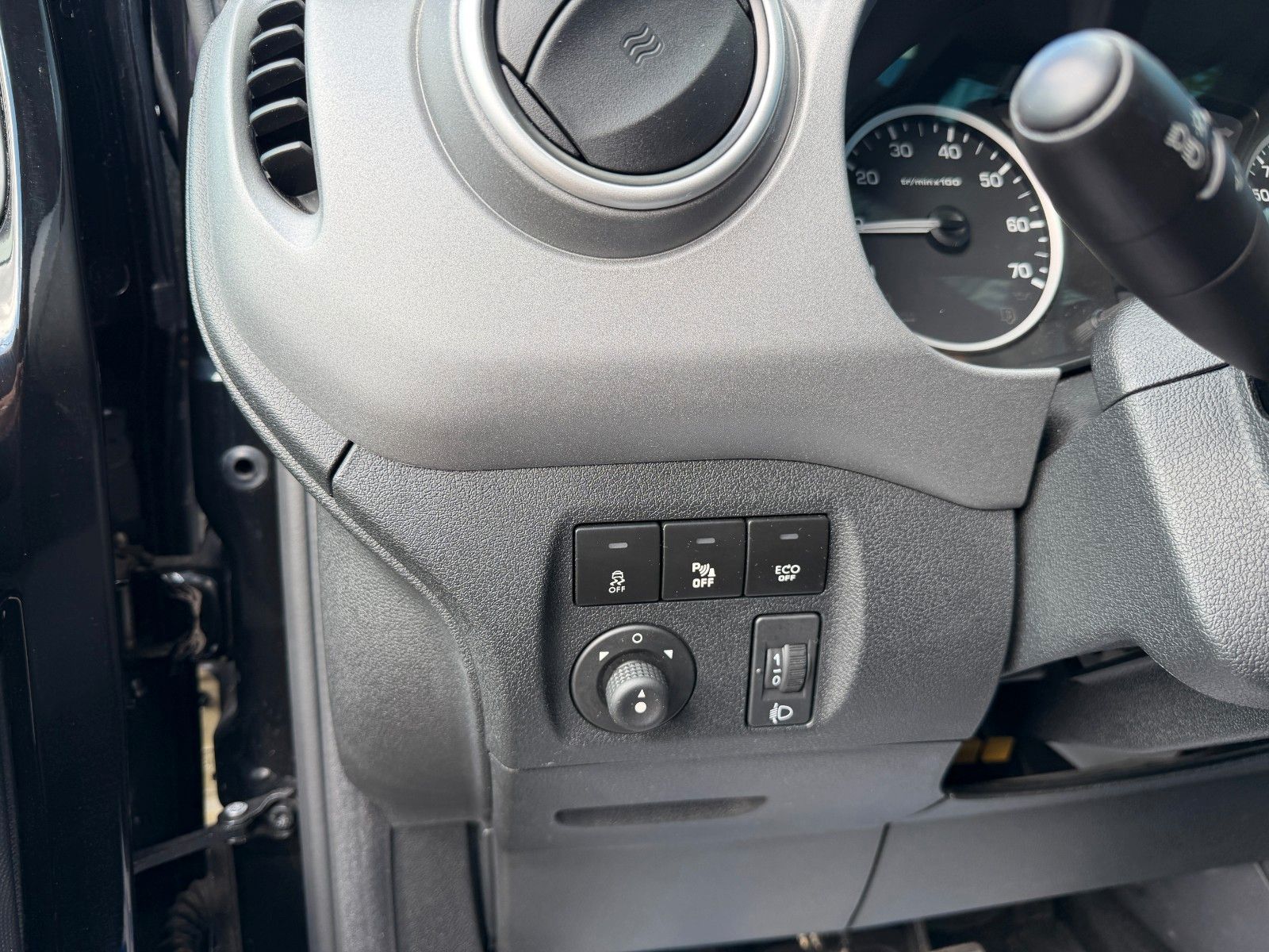 Fahrzeugabbildung Citroën Berlingo Kombi Shine**AHK*Sitzhzng*Kamera*Pano**
