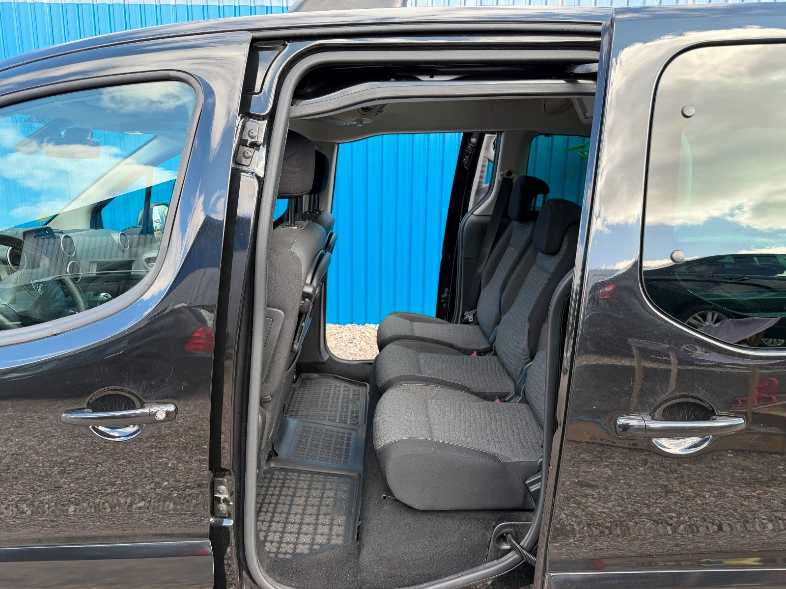 Fahrzeugabbildung Citroën Berlingo Kombi Shine**AHK*Sitzhzng*Kamera*Pano**