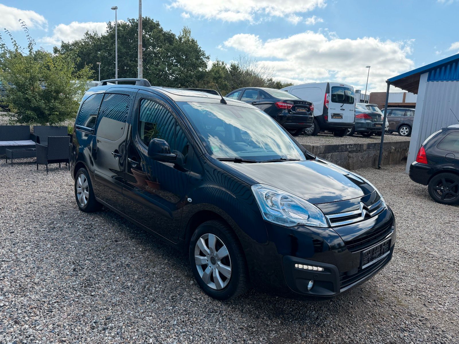 Fahrzeugabbildung Citroën Berlingo Kombi Shine**AHK*Sitzhzng*Kamera*Pano**