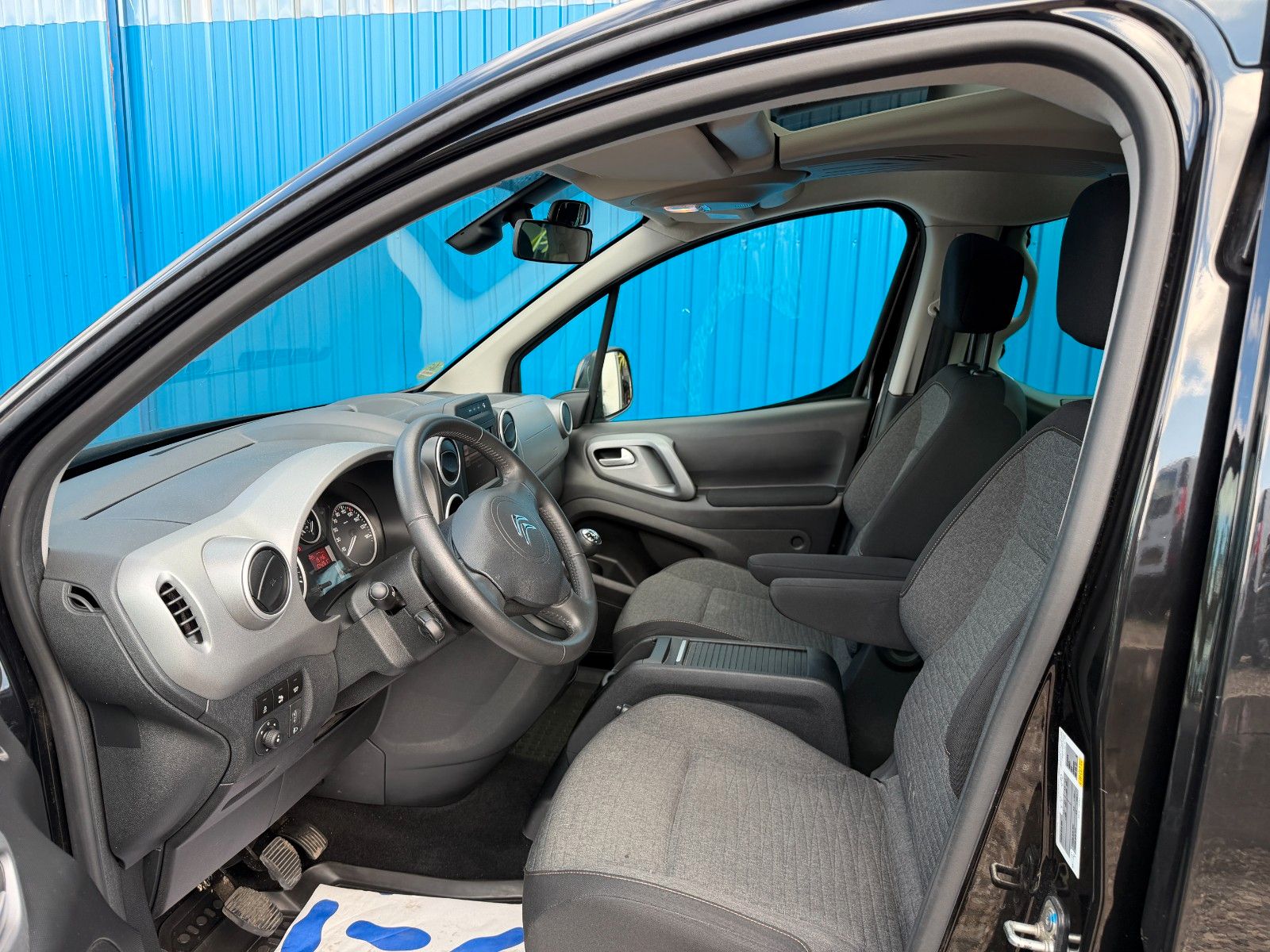 Fahrzeugabbildung Citroën Berlingo Kombi Shine**AHK*Sitzhzng*Kamera*Pano**