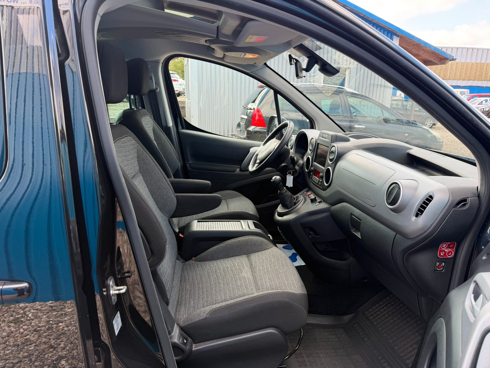 Fahrzeugabbildung Citroën Berlingo Kombi Shine**AHK*Sitzhzng*Kamera*Pano**