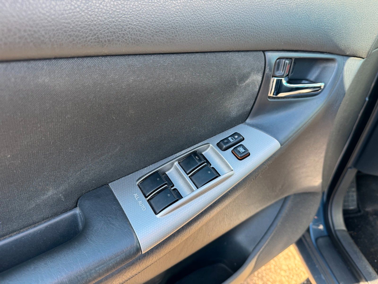 Fahrzeugabbildung Toyota Corolla 1.6 Edition / Compact**Klima**AHK**SHZ**