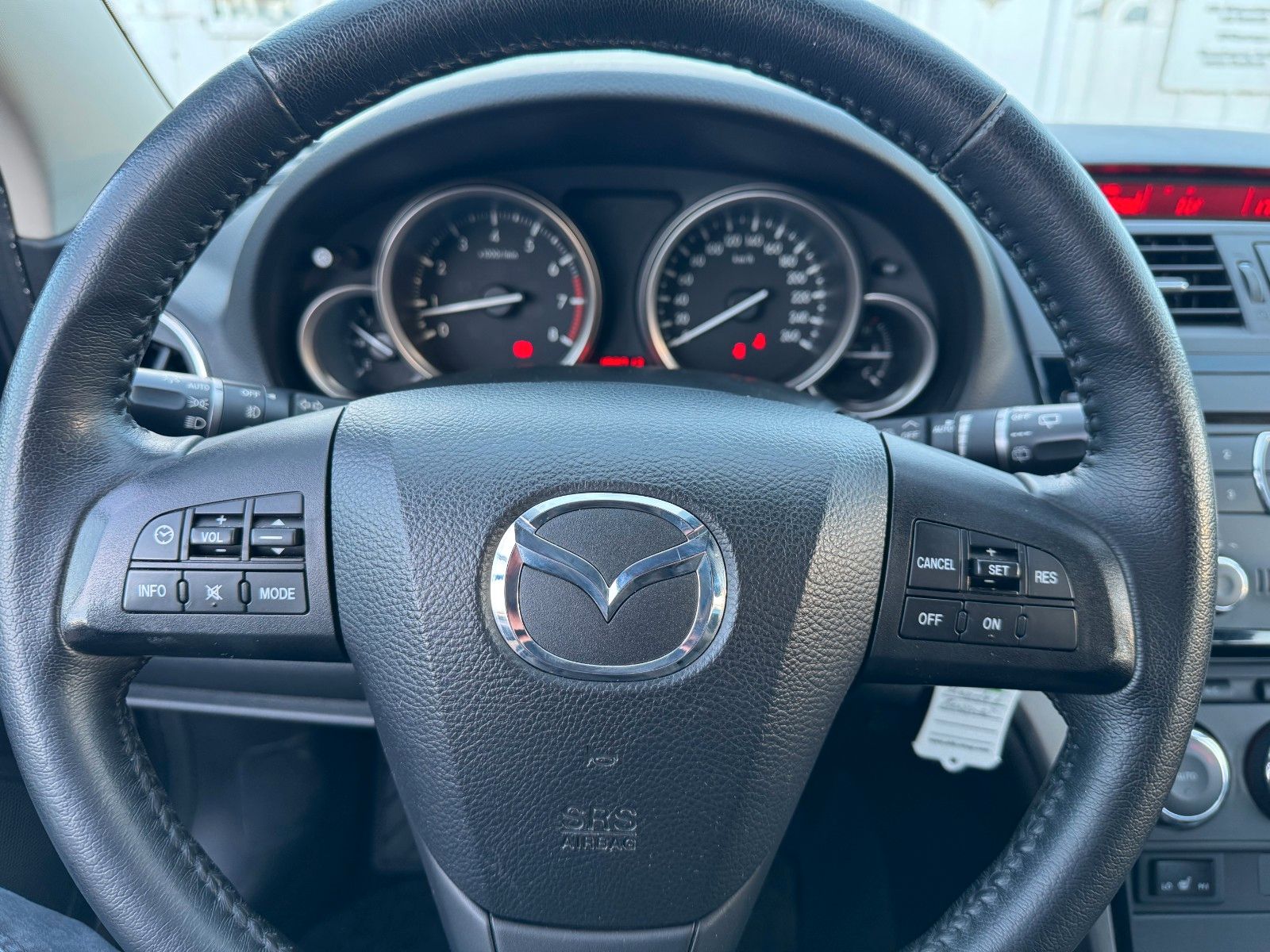 Fahrzeugabbildung Mazda 6 Lim. 2.0 **AHK**SHZ**Tempomat**Klima**