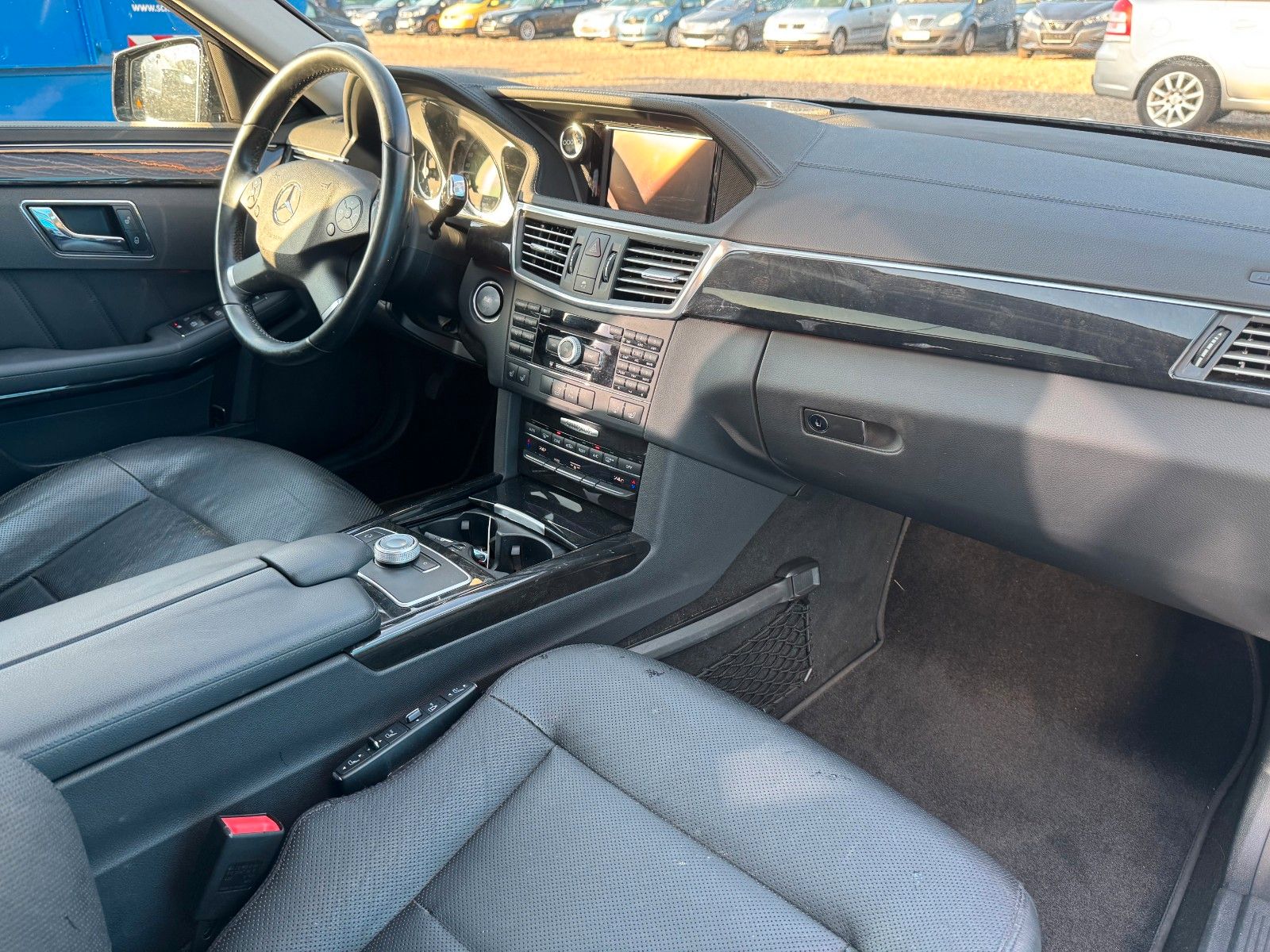 Fahrzeugabbildung Mercedes-Benz E 350 T CGI BlueEfficiency**Vollaustattung**