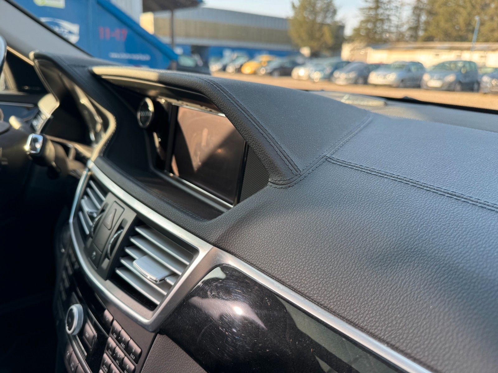 Fahrzeugabbildung Mercedes-Benz E 350 T CGI BlueEfficiency**Vollaustattung**