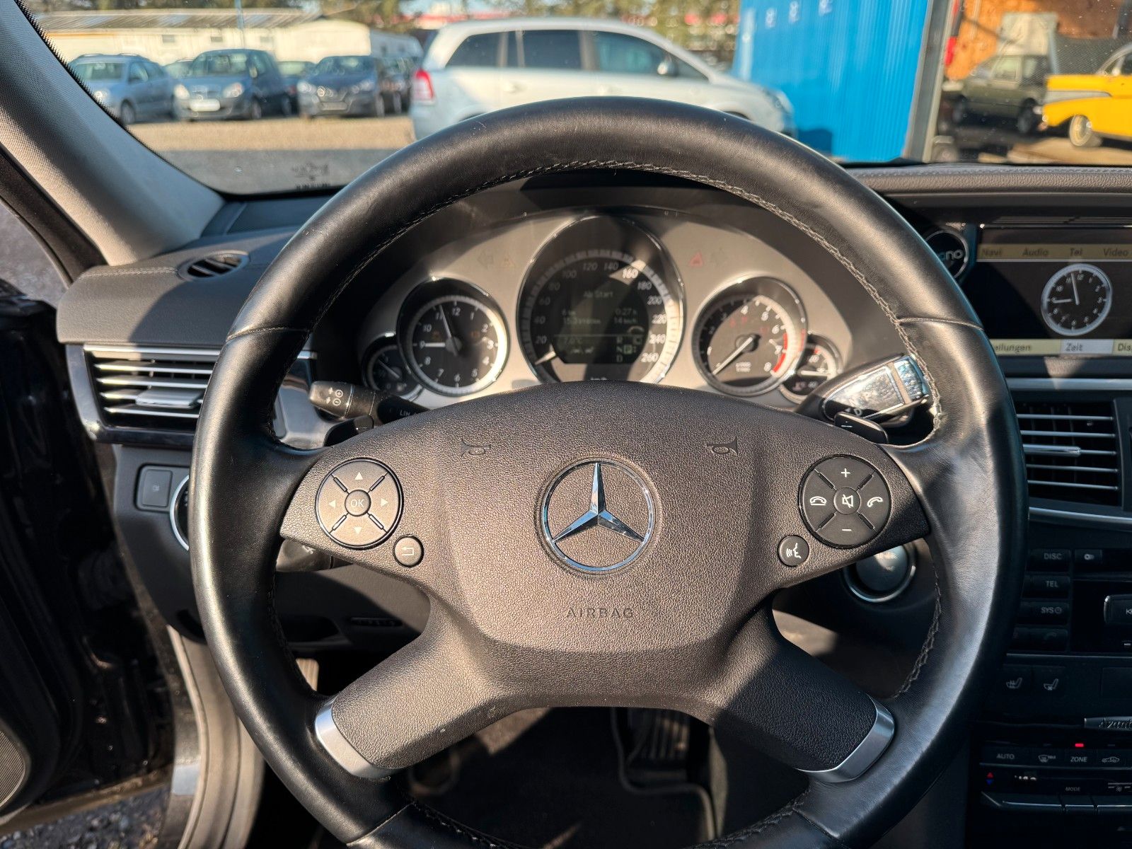 Fahrzeugabbildung Mercedes-Benz E 350 T CGI BlueEfficiency**Vollaustattung**