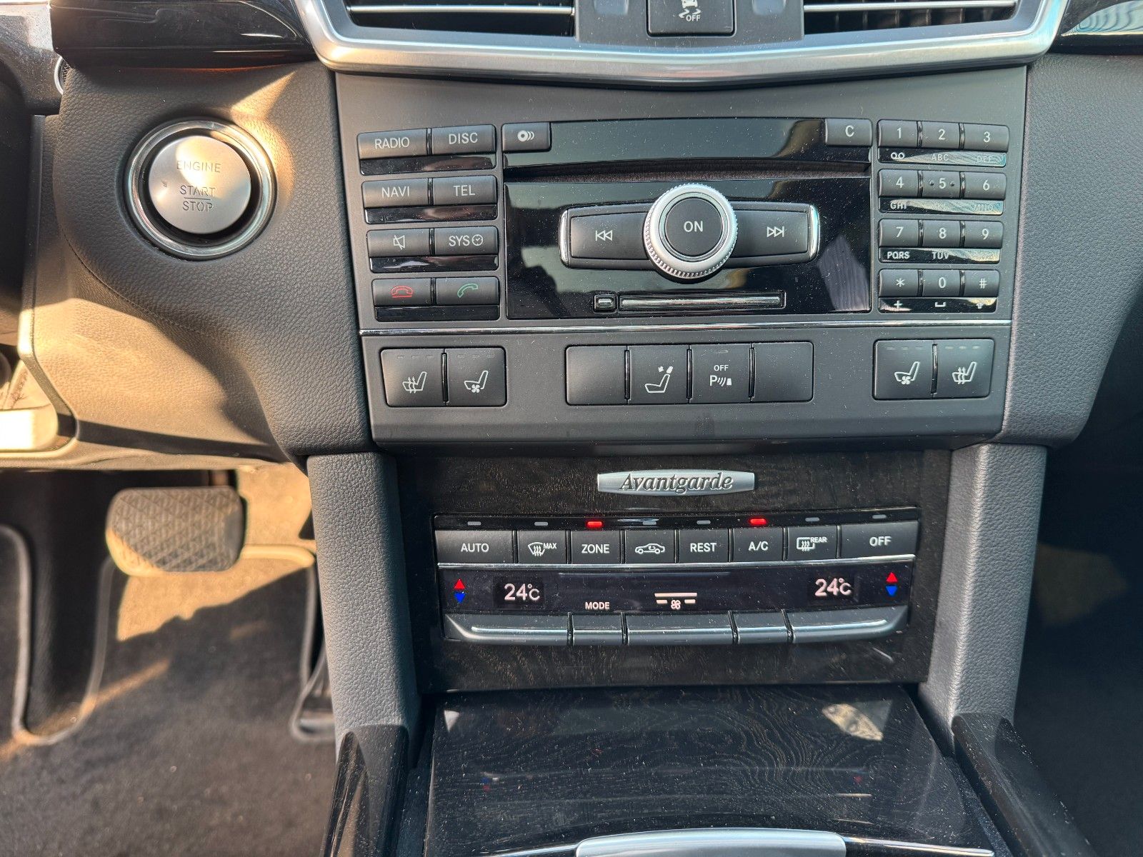 Fahrzeugabbildung Mercedes-Benz E 350 T CGI BlueEfficiency**Vollaustattung**