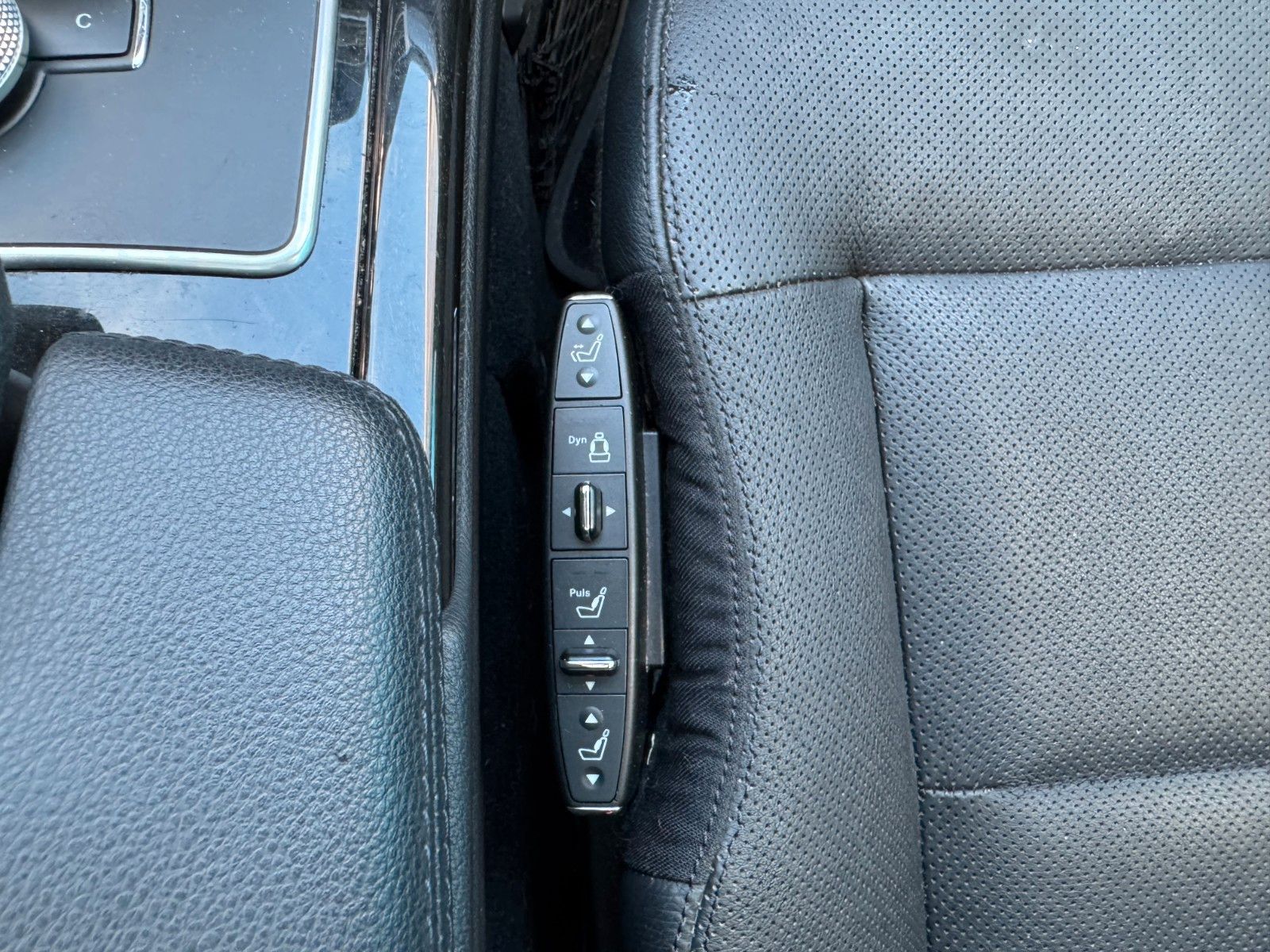 Fahrzeugabbildung Mercedes-Benz E 350 T CGI BlueEfficiency**Vollaustattung**