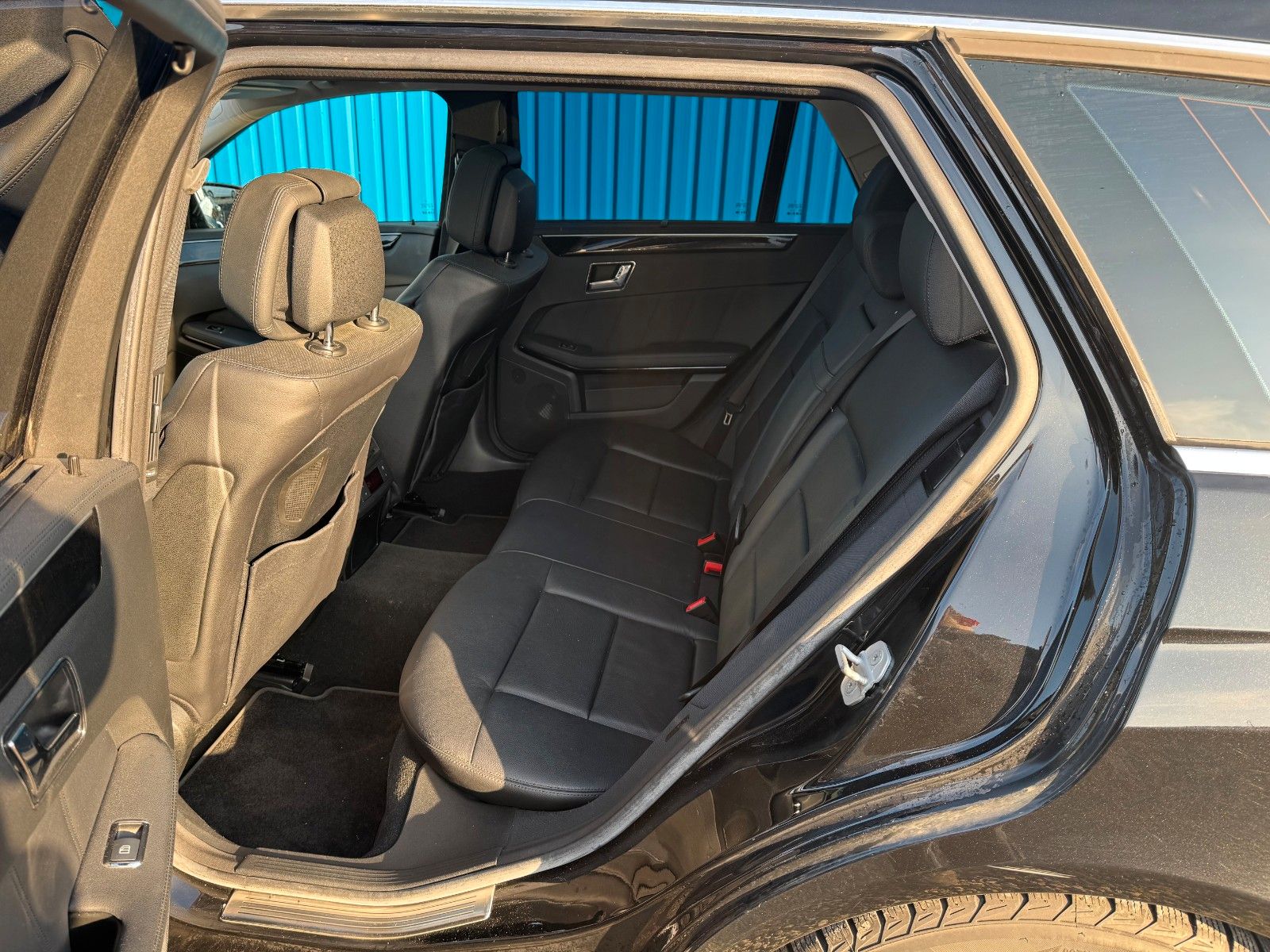 Fahrzeugabbildung Mercedes-Benz E 350 T CGI BlueEfficiency**Vollaustattung**