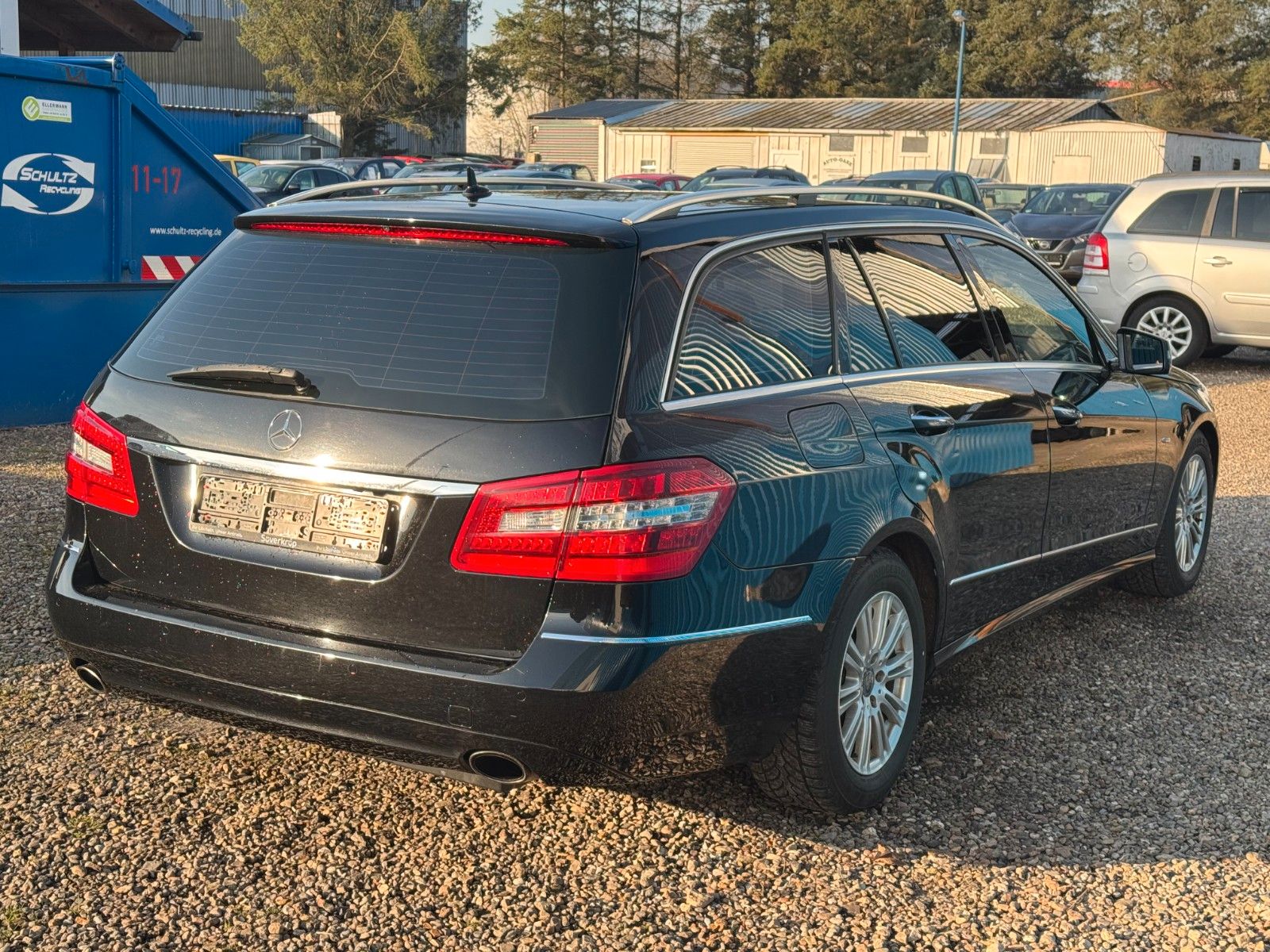 Fahrzeugabbildung Mercedes-Benz E 350 T CGI BlueEfficiency**Vollaustattung**
