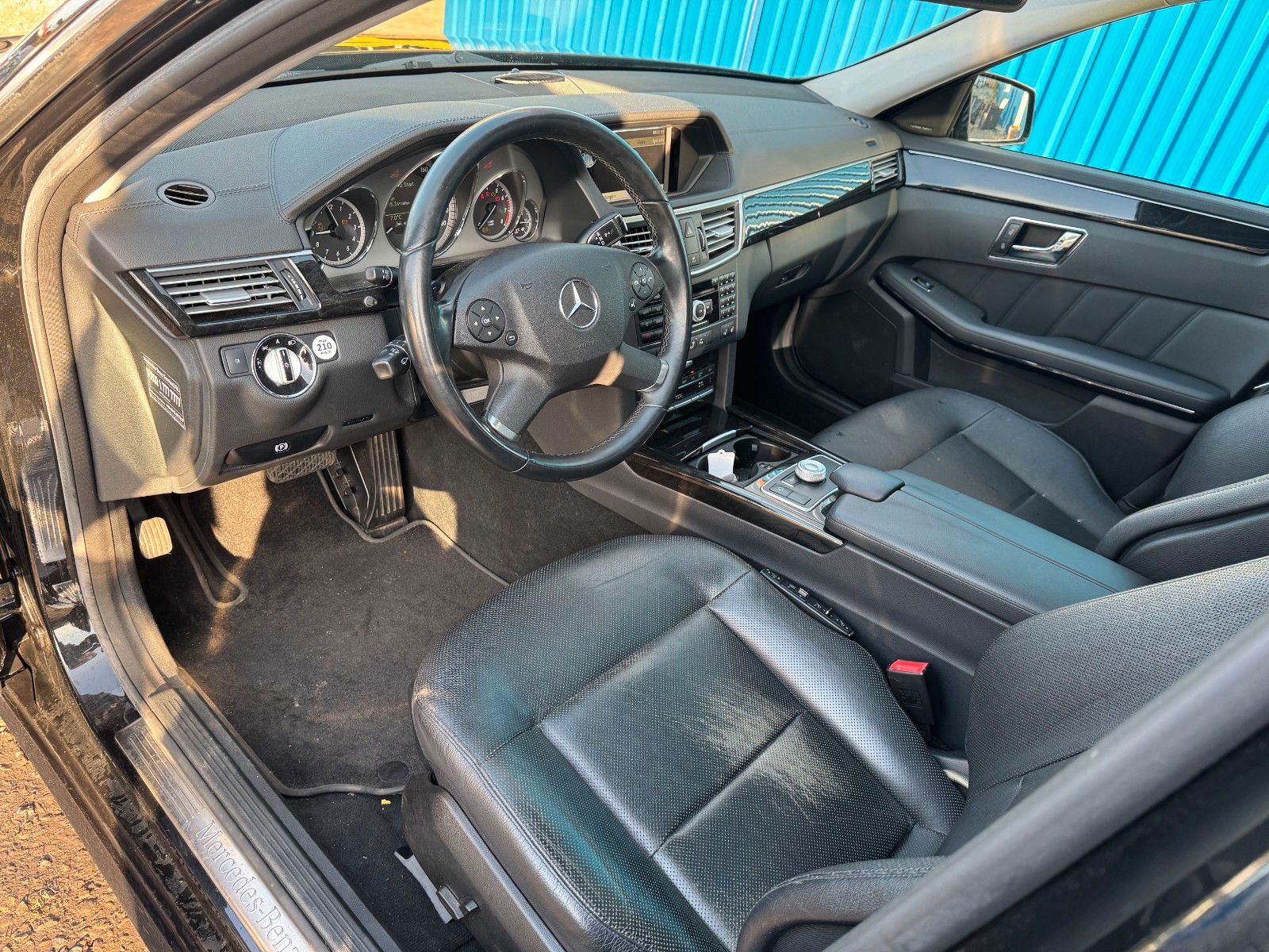 Fahrzeugabbildung Mercedes-Benz E 350 T CGI BlueEfficiency**Vollaustattung**