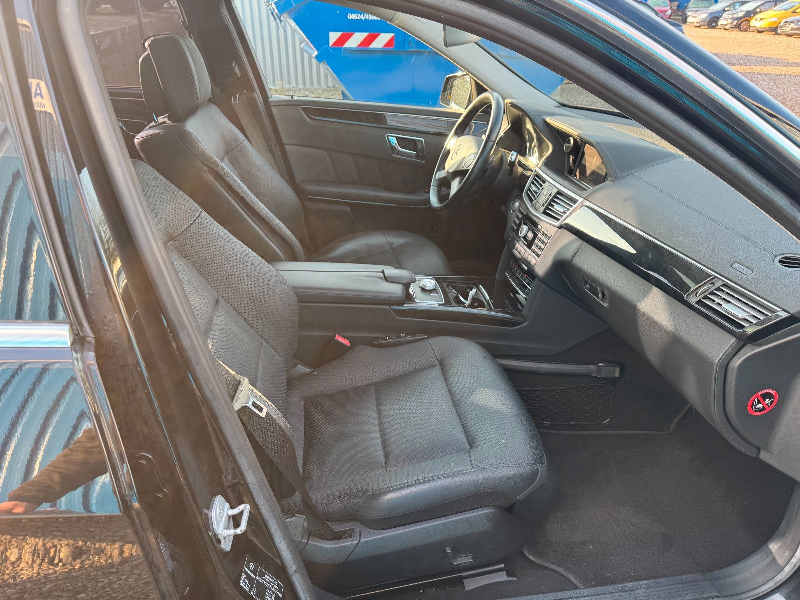 Fahrzeugabbildung Mercedes-Benz E 350 T CGI BlueEfficiency**Vollaustattung**