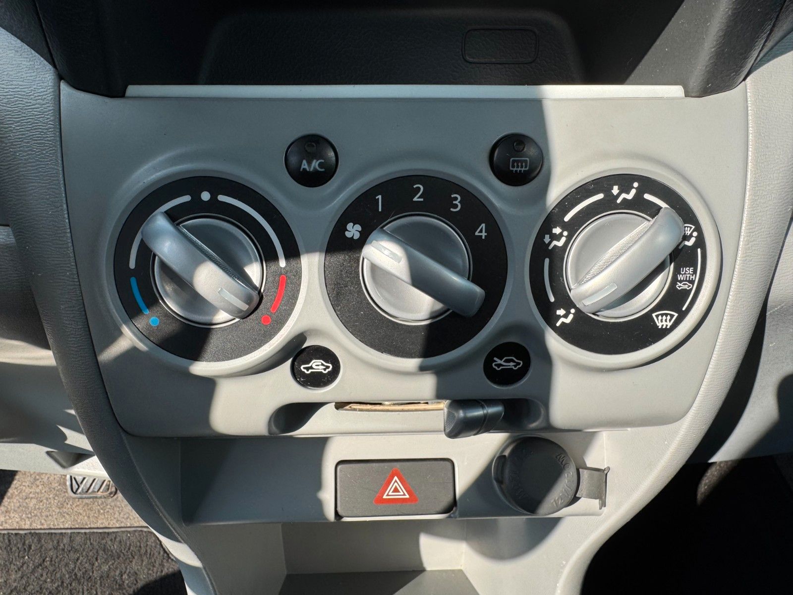Fahrzeugabbildung Nissan Pixo**Acenta**Klima**