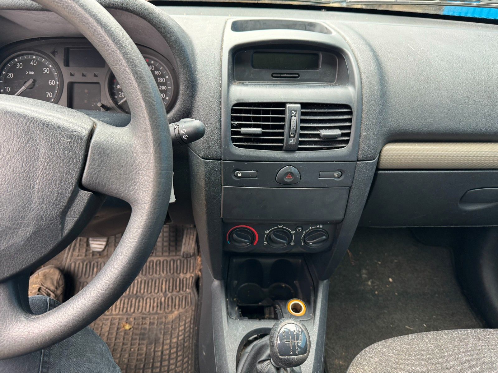 Fahrzeugabbildung Renault Clio II**Authentique**HU 10/2025**