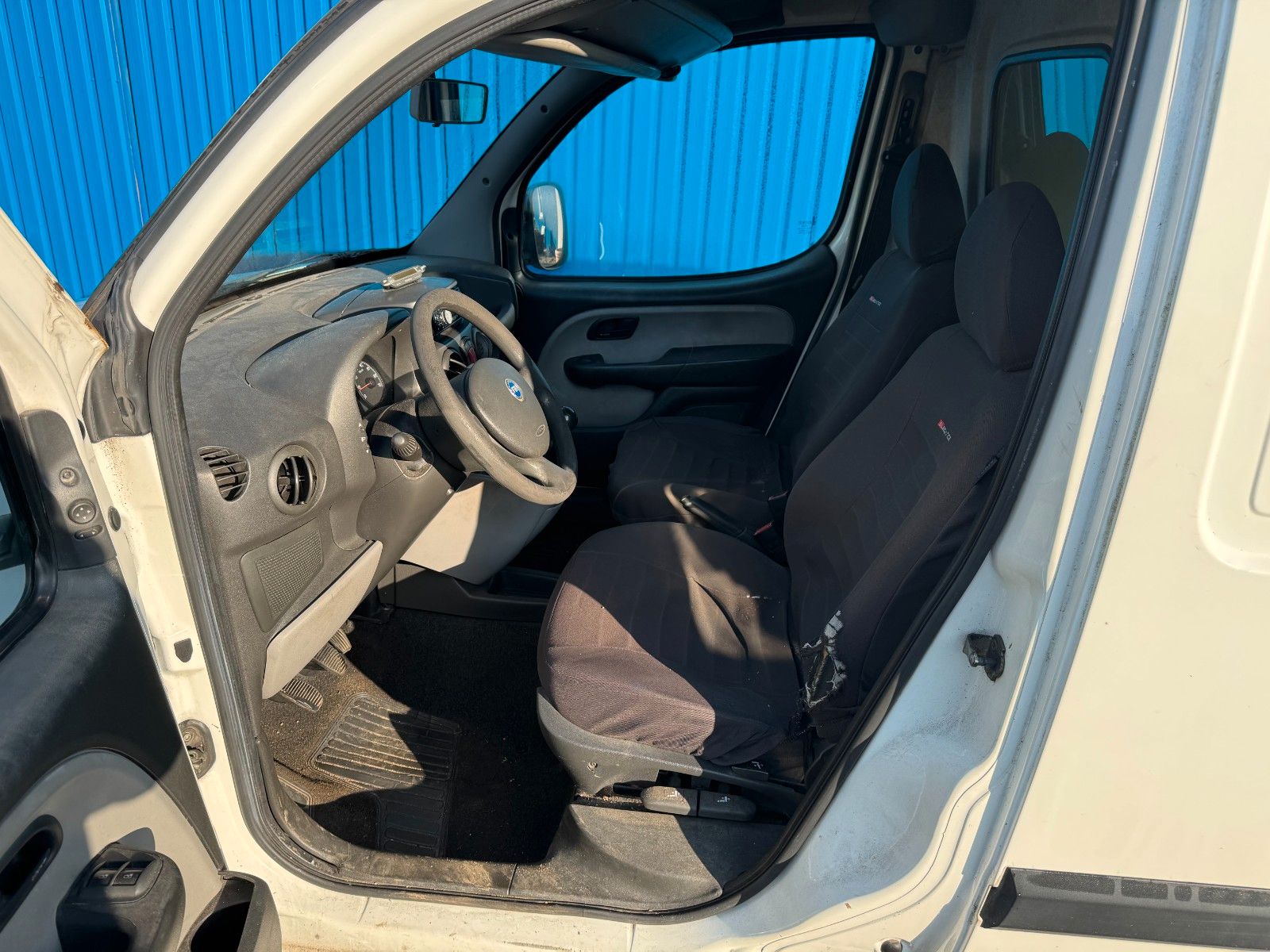 Fahrzeugabbildung Fiat Doblo 1.9 JTD SX **Maxi**Kasten**AHK**HU 03/25**