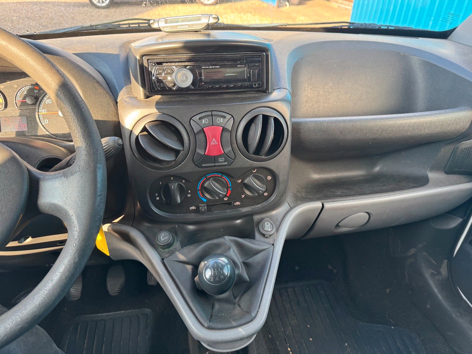 Fahrzeugabbildung Fiat Doblo 1.9 JTD SX **Maxi**Kasten**AHK**HU 03/25**