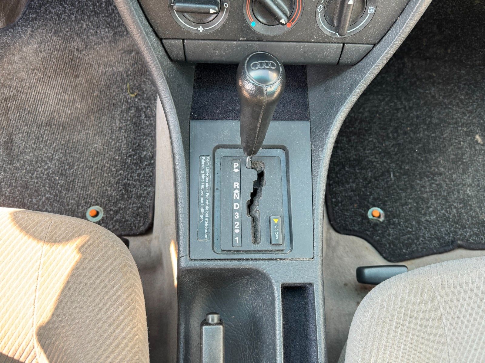 Fahrzeugabbildung Audi 100 **Automatik**HU 11/2025**