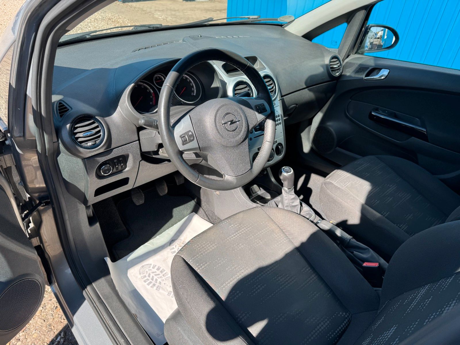 Fahrzeugabbildung Opel Corsa D**Satellite**Klima**SHZ**LRH**