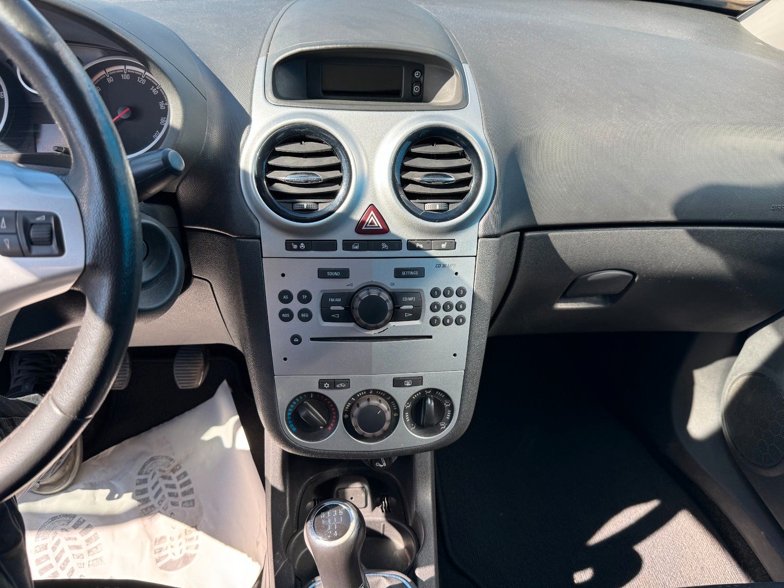 Fahrzeugabbildung Opel Corsa D**Satellite**Klima**SHZ**LRH**