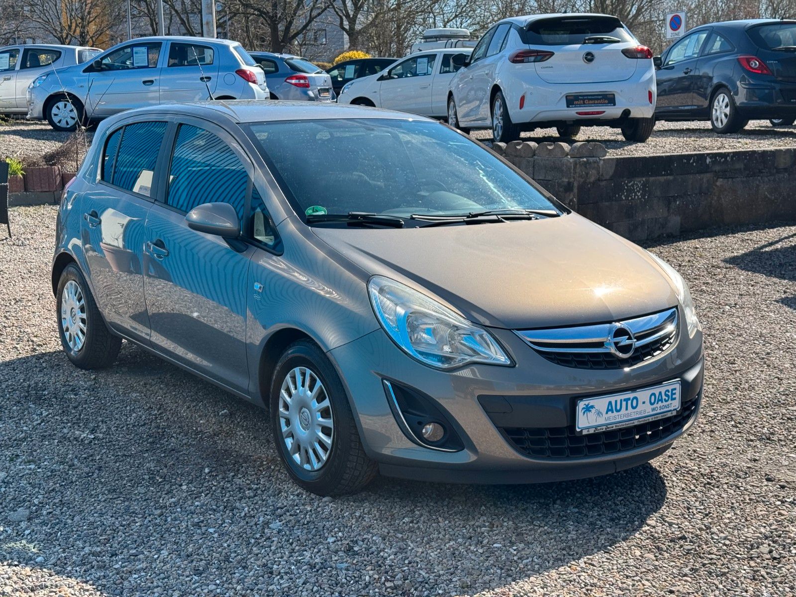 Fahrzeugabbildung Opel Corsa D**Satellite**Klima**SHZ**LRH**