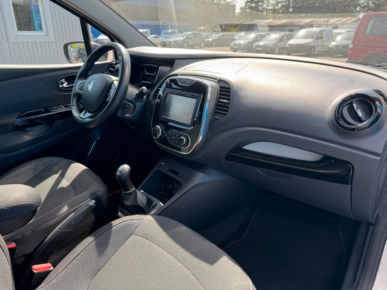 Fahrzeugabbildung Renault Captur**Intens**Temp**Kamera**Klima**