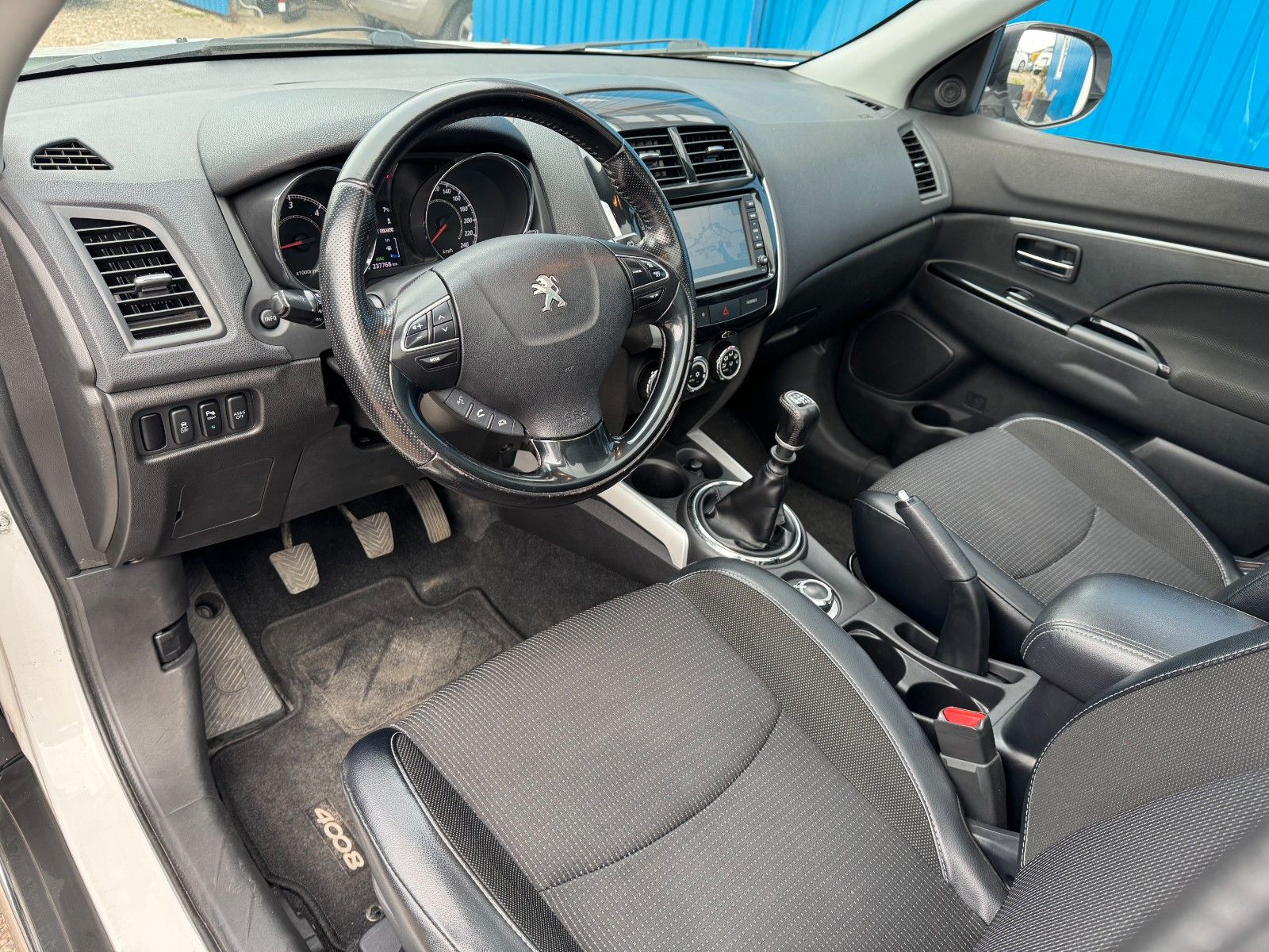 Fahrzeugabbildung Peugeot 4008 Allure 4WD**Navi*AHK*Keyles-GO**