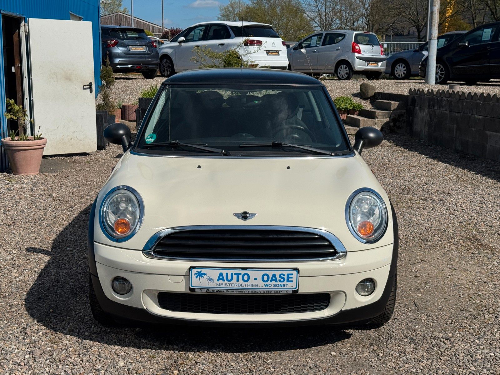 Fahrzeugabbildung MINI ONE**Klima**Allwetter**