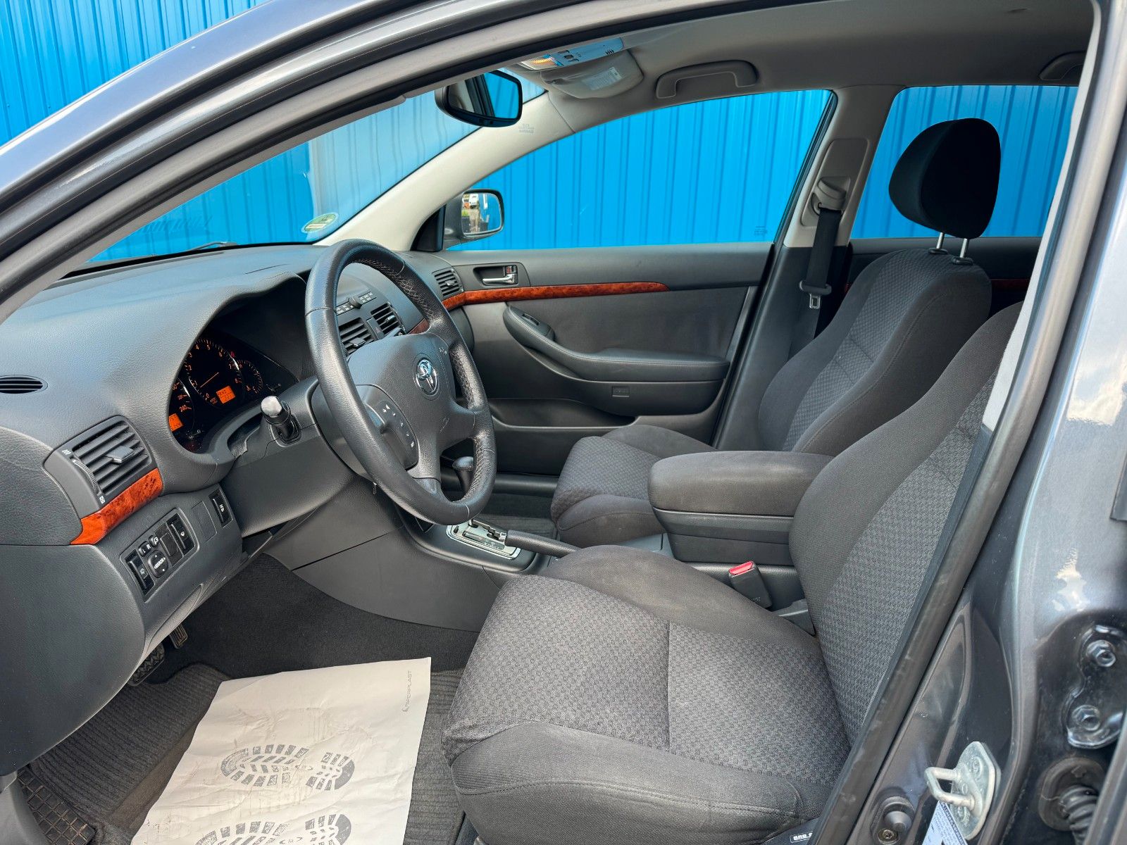 Fahrzeugabbildung Toyota Avensis Kombi 2.4*Executive*Automatik*AHK*Xenon*