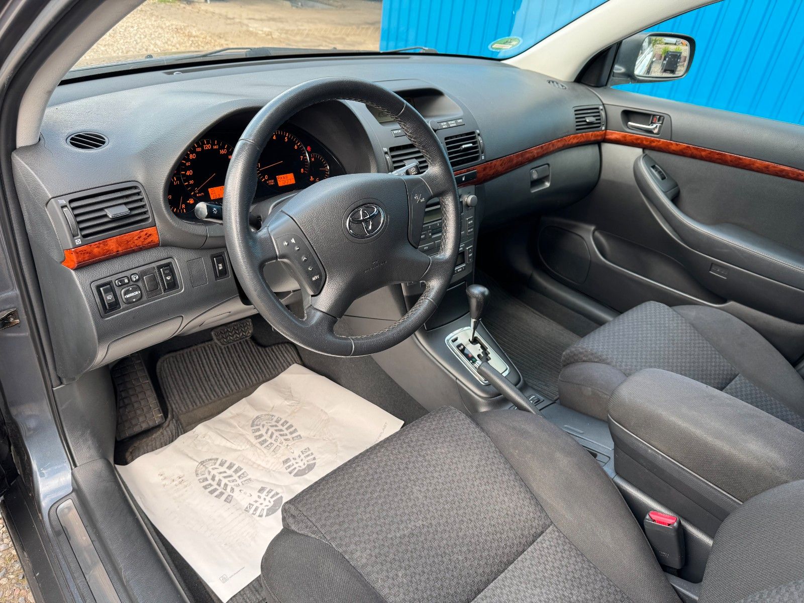 Fahrzeugabbildung Toyota Avensis Kombi 2.4*Executive*Automatik*AHK*Xenon*